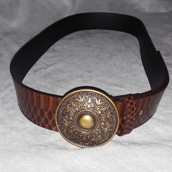 Brown medallion buckle detach. embossed belt - Picture 2 of 5